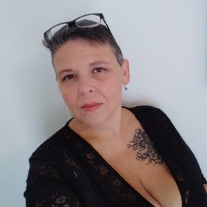 Meet your Posher, Danamay